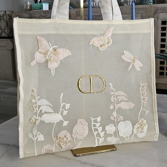 Christian Dior Beauty Butterfly Embroidered Mesh Tote – Gift With Purchase - Picture 4 of 14